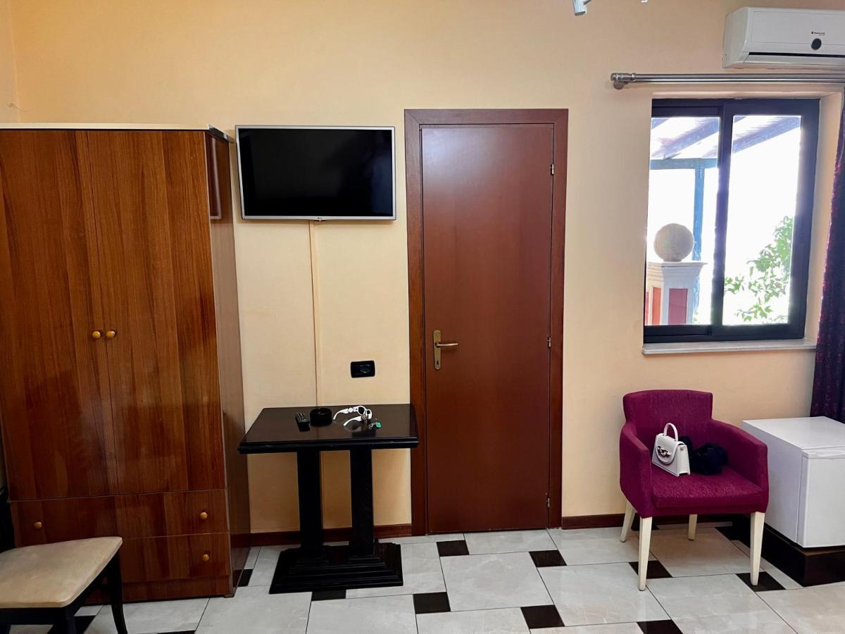 Hotel Vila 15 Tirana Exterior photo